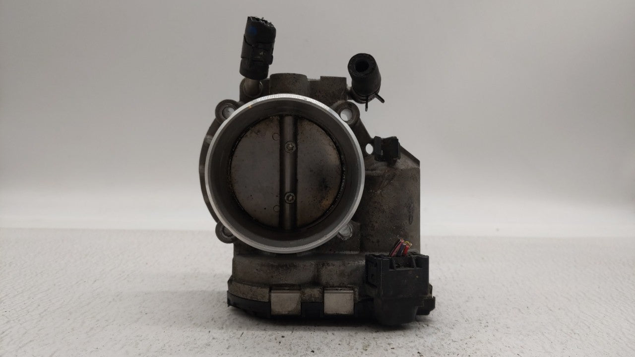 2012-2015 Kia Sorento Throttle Body P/N:35100-2G700 Fits Fits 2011 2012 2013 2014 2015 2016 OEM Used Auto Parts - Oemusedaut