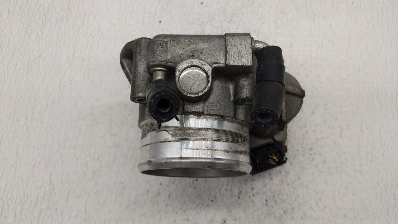 2012-2015 Kia Sorento Throttle Body P/N:35100-2G700 Fits Fits 2011 2012 2013 2014 2015 2016 OEM Used Auto Parts - Oemusedaut