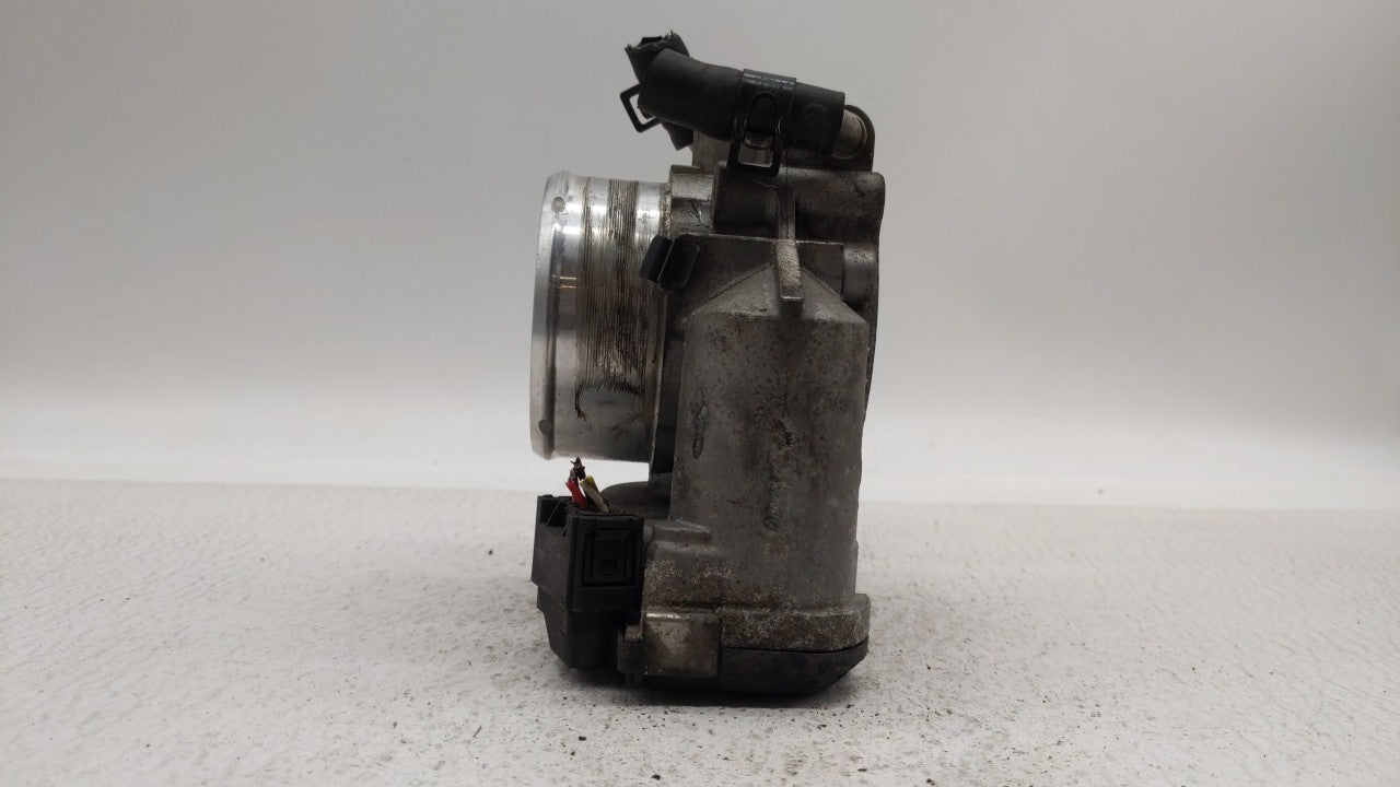 2012-2015 Kia Sorento Throttle Body P/N:35100-2G700 Fits Fits 2011 2012 2013 2014 2015 2016 OEM Used Auto Parts - Oemusedaut