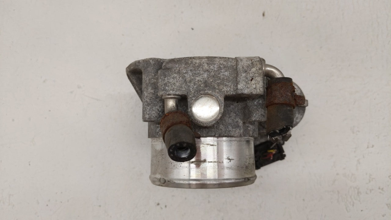 2012-2015 Kia Sorento Throttle Body P/N:35100-2G700 Fits Fits 2011 2012 2013 2014 2015 2016 OEM Used Auto Parts - Oemusedaut