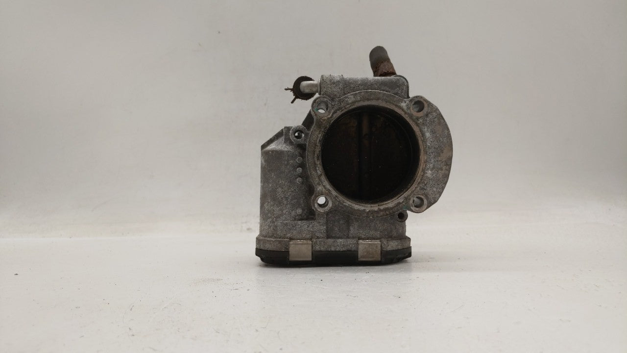 2012-2015 Kia Sorento Throttle Body P/N:35100-2G700 Fits Fits 2011 2012 2013 2014 2015 2016 OEM Used Auto Parts - Oemusedaut
