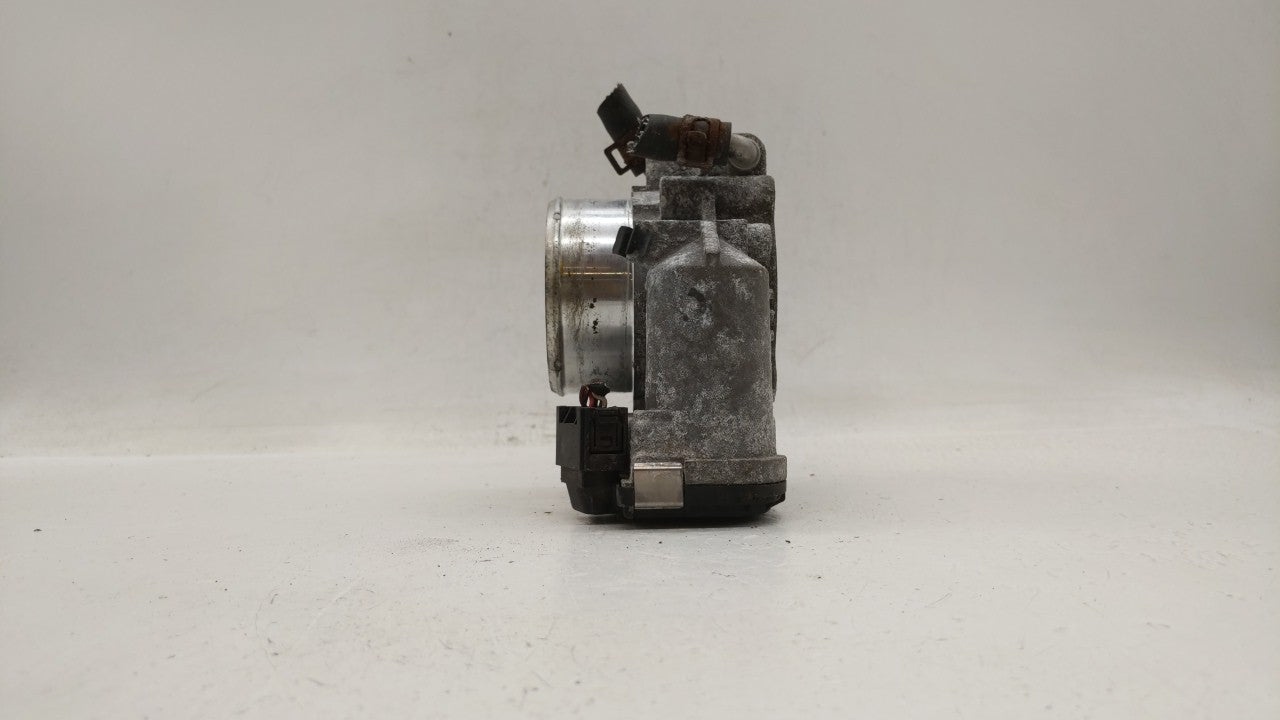 2012-2015 Kia Sorento Throttle Body P/N:35100-2G700 Fits Fits 2011 2012 2013 2014 2015 2016 OEM Used Auto Parts - Oemusedaut