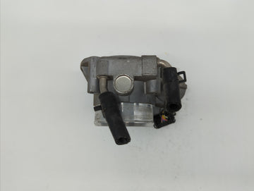 2011-2013 Kia Sorento Throttle Body P/N:35100-25400 35100-25200 Fits Fits 2006 2007 2008 2009 2010 2011 2012 2013 OEM Used Auto Parts