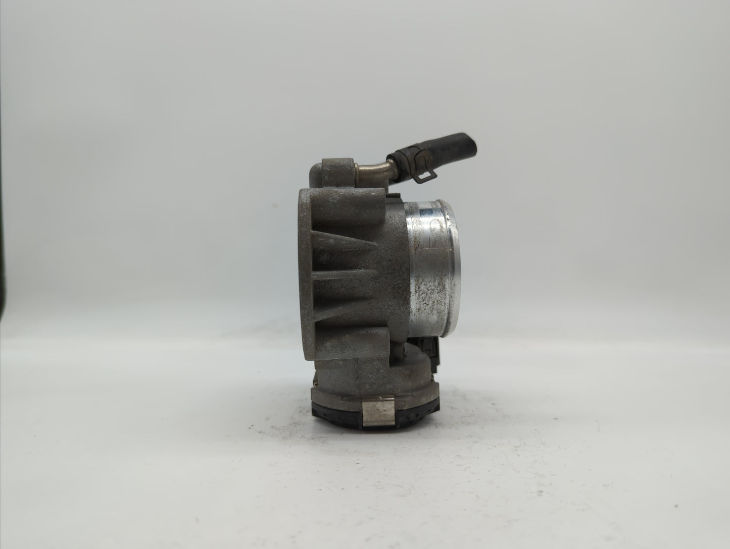 2011-2013 Kia Sorento Throttle Body P/N:35100-25400 35100-25200 Fits Fits 2006 2007 2008 2009 2010 2011 2012 2013 OEM Used A