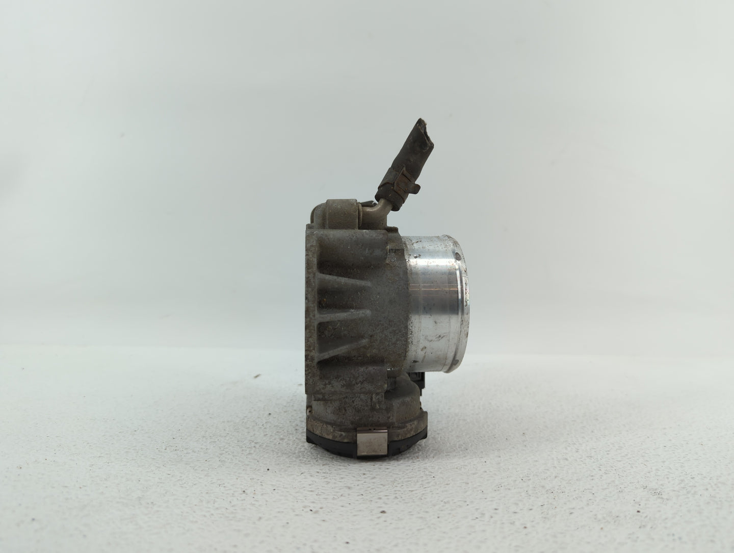 2012-2015 Kia Sorento Throttle Body P/N:904501 0001 35100-2G700 Fits Fits 2011 2012 2013 2014 2015 2016 OEM Used Auto Parts 