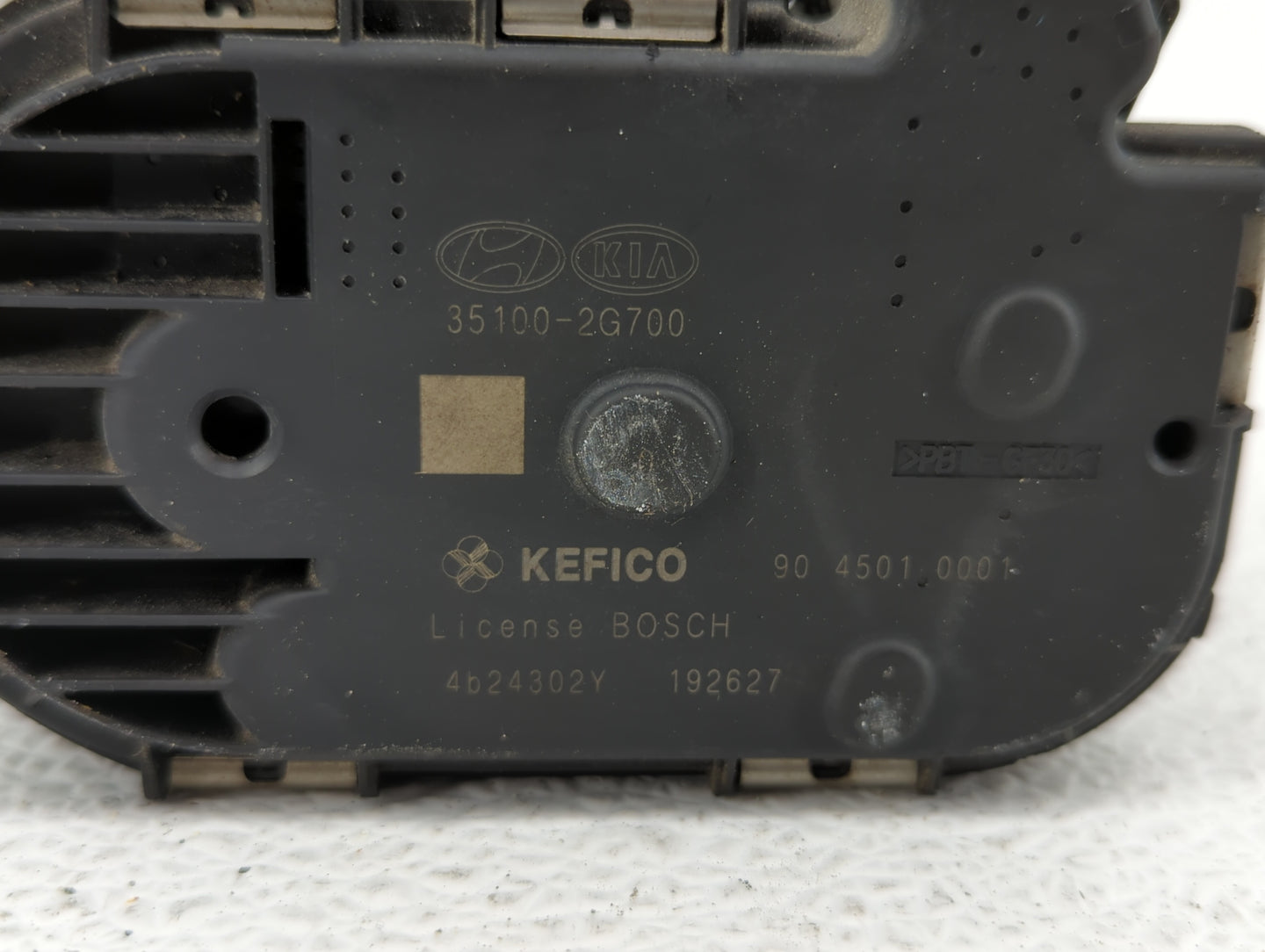 2012-2015 Kia Sorento Throttle Body P/N:904501 0001 35100-2G700 Fits Fits 2011 2012 2013 2014 2015 2016 OEM Used Auto Parts 