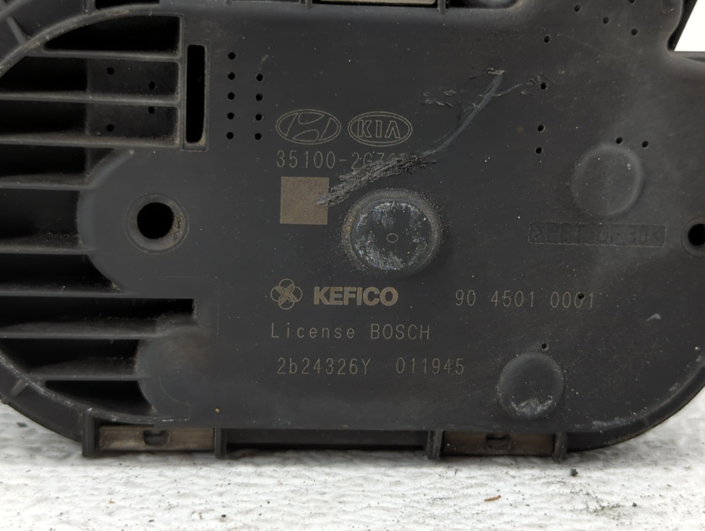 2012-2015 Kia Sorento Throttle Body P/N:904501 0001 35100-2G700 Fits Fits 2011 2012 2013 2014 2015 2016 OEM Used Auto Parts 