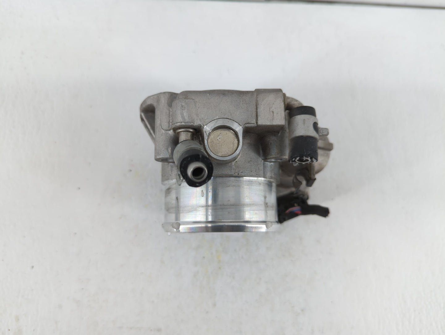 2012-2015 Kia Sorento Throttle Body P/N:35100-2G700 Fits Fits 2011 2012 2013 2014 2015 2016 OEM Used Auto Parts - Oemusedaut