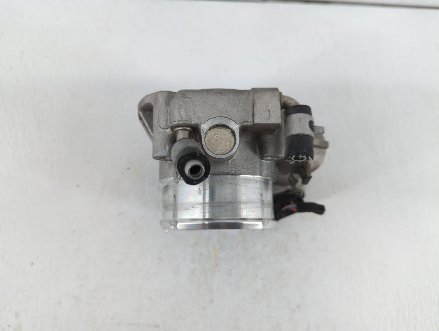 2012-2015 Kia Sorento Throttle Body P/N:35100-2G700 Fits Fits 2011 2012 2013 2014 2015 2016 OEM Used Auto Parts - Oemusedaut