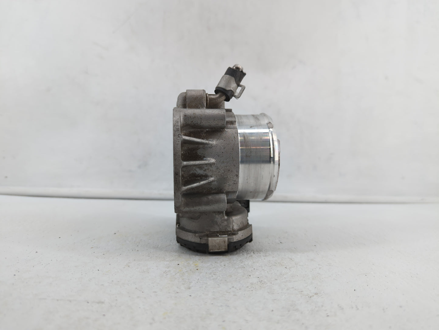 2012-2015 Kia Sorento Throttle Body P/N:35100-2G700 Fits Fits 2011 2012 2013 2014 2015 2016 OEM Used Auto Parts - Oemusedaut