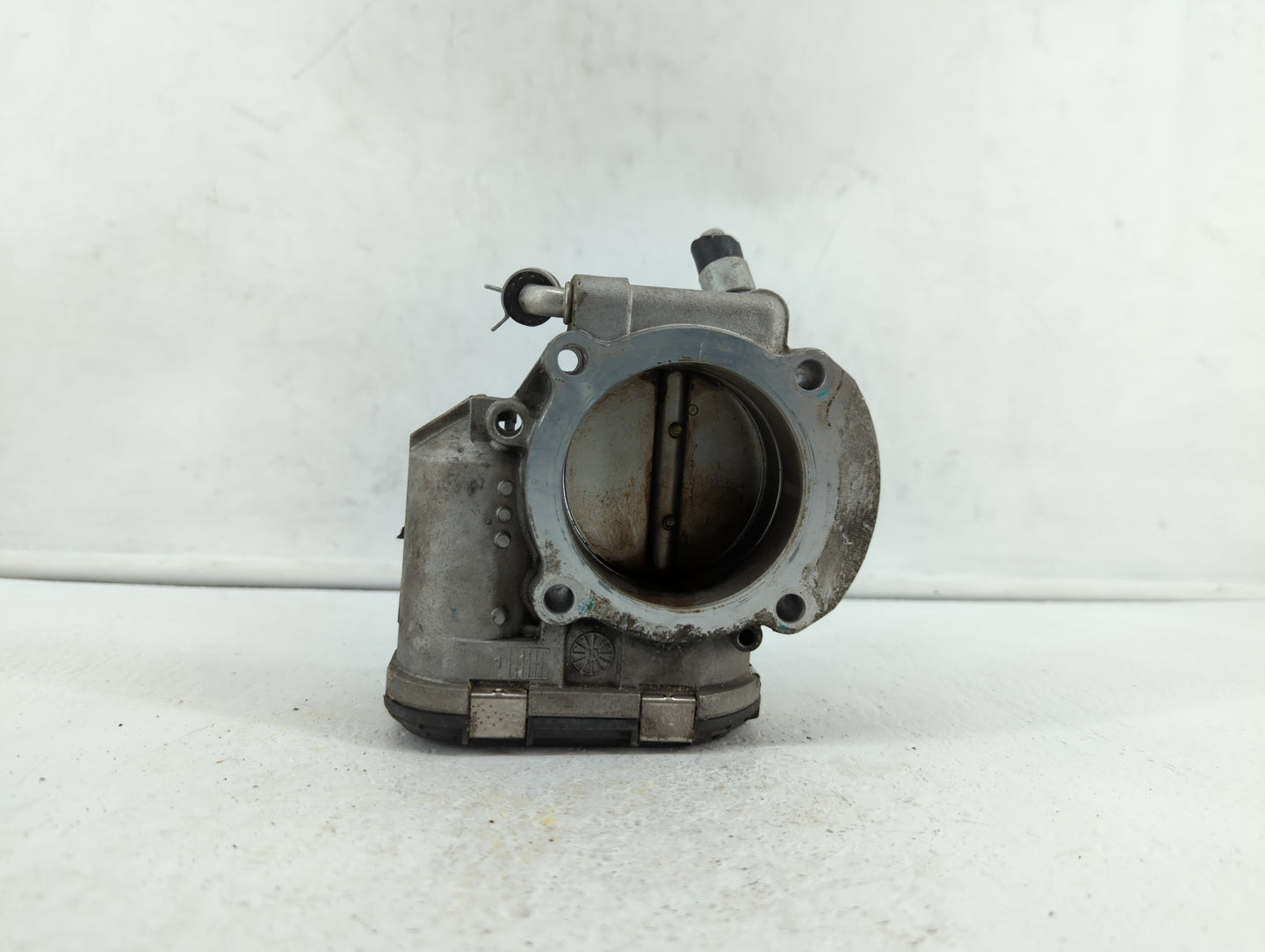 2012-2015 Kia Sorento Throttle Body P/N:35100-2G700 Fits Fits 2011 2012 2013 2014 2015 2016 OEM Used Auto Parts - Oemusedaut