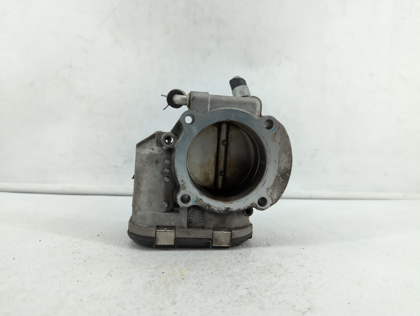 2012-2015 Kia Sorento Throttle Body P/N:35100-2G700 Fits Fits 2011 2012 2013 2014 2015 2016 OEM Used Auto Parts - Oemusedaut