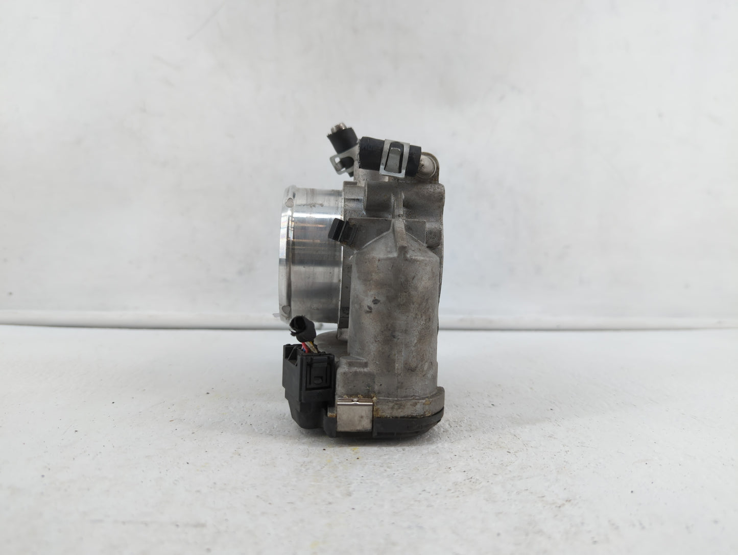 2012-2015 Kia Sorento Throttle Body P/N:35100-2G700 Fits Fits 2011 2012 2013 2014 2015 2016 OEM Used Auto Parts - Oemusedaut