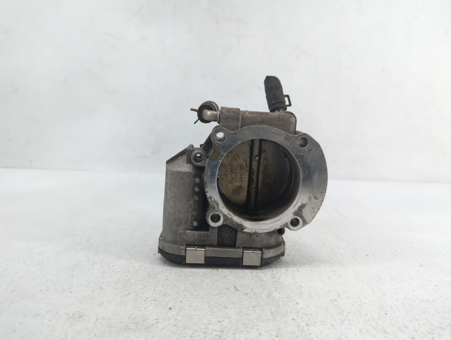 2012-2015 Kia Sorento Throttle Body P/N:35100-2G700 Fits Fits 2011 2012 2013 2014 2015 2016 OEM Used Auto Parts - Oemusedaut