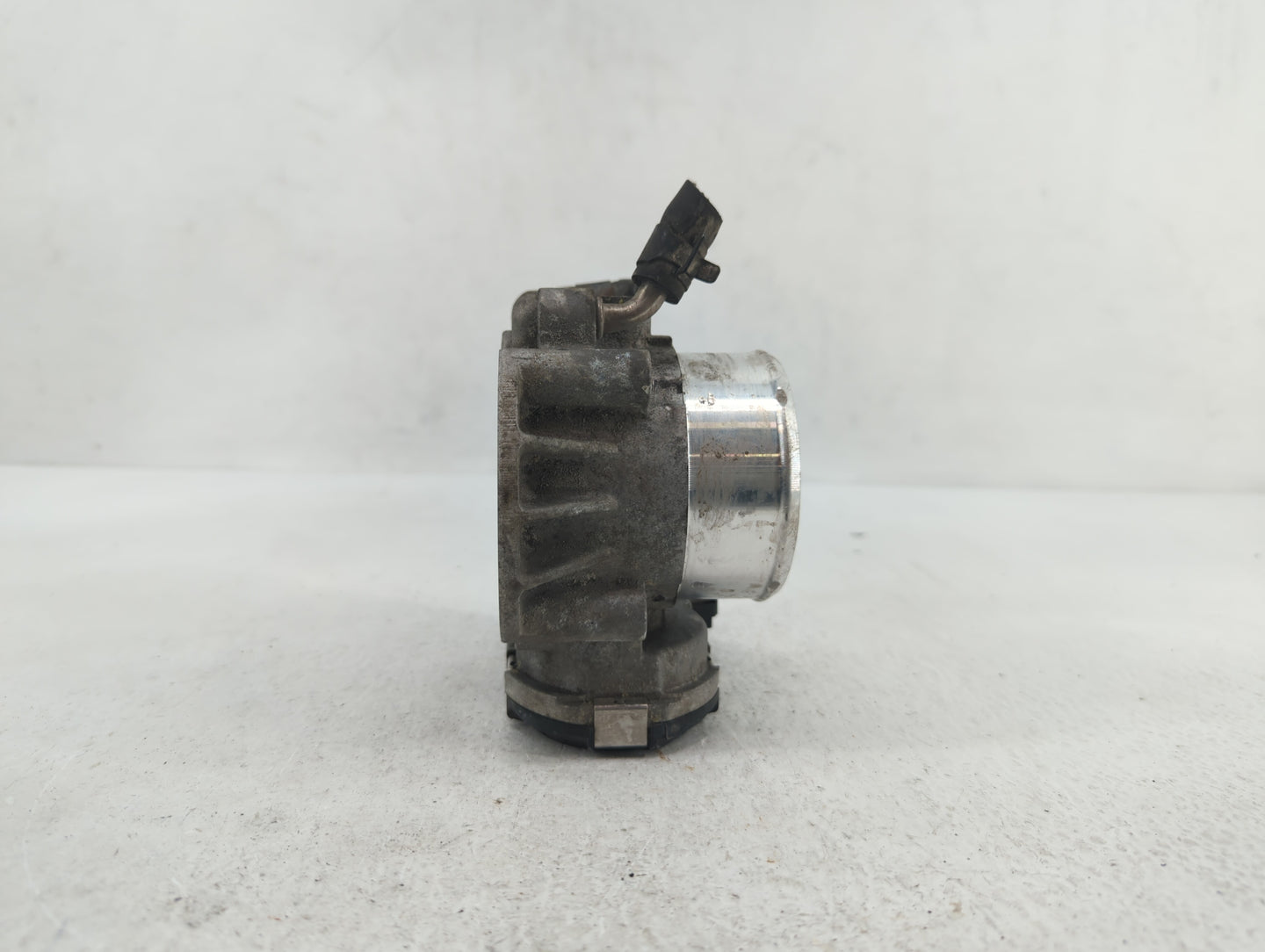 2012-2015 Kia Sorento Throttle Body P/N:35100-2G700 Fits Fits 2011 2012 2013 2014 2015 2016 OEM Used Auto Parts - Oemusedaut