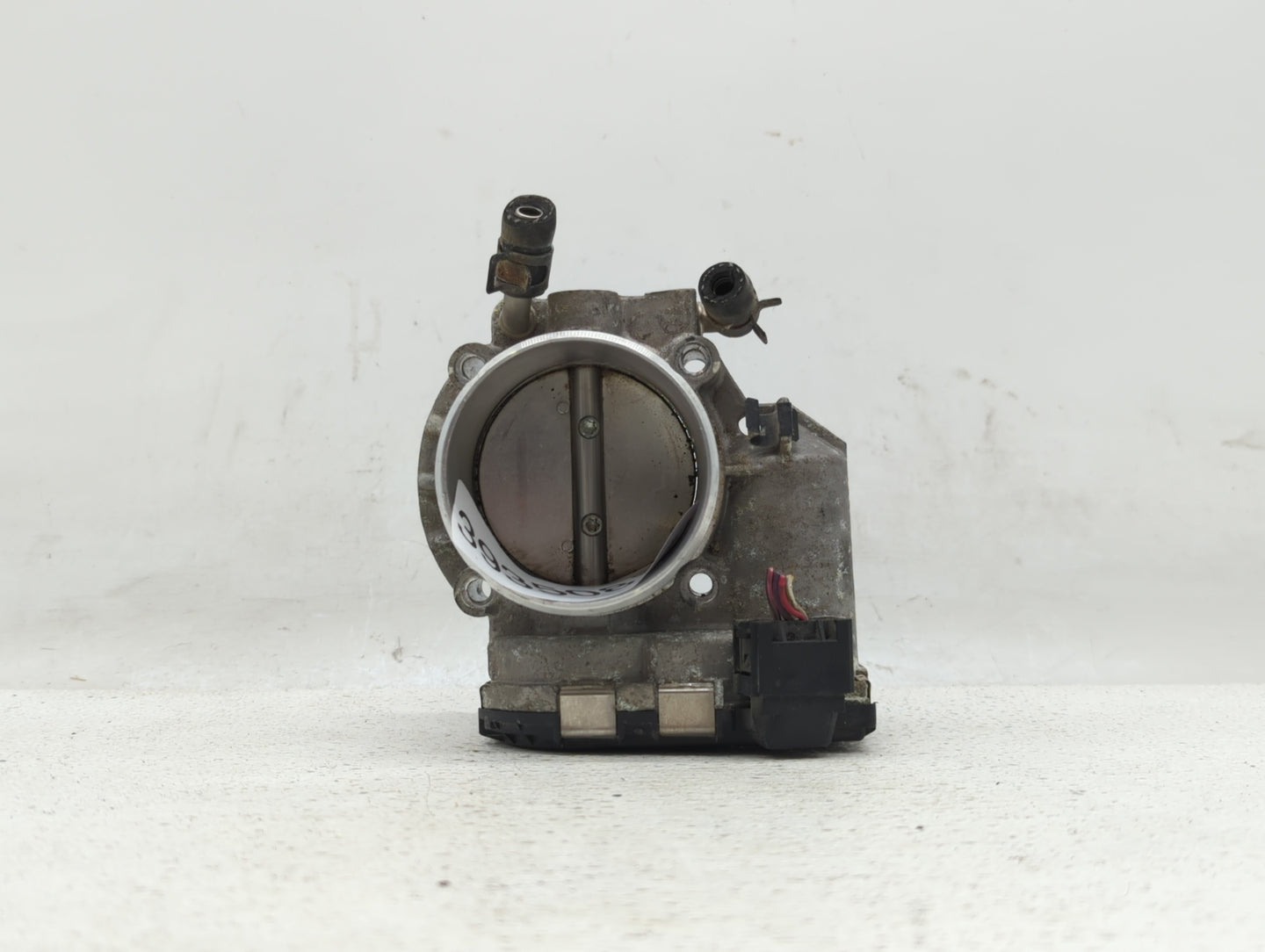 2012-2015 Kia Sorento Throttle Body P/N:35100-2G700 Fits Fits 2011 2012 2013 2014 2015 2016 OEM Used Auto Parts - Oemusedaut