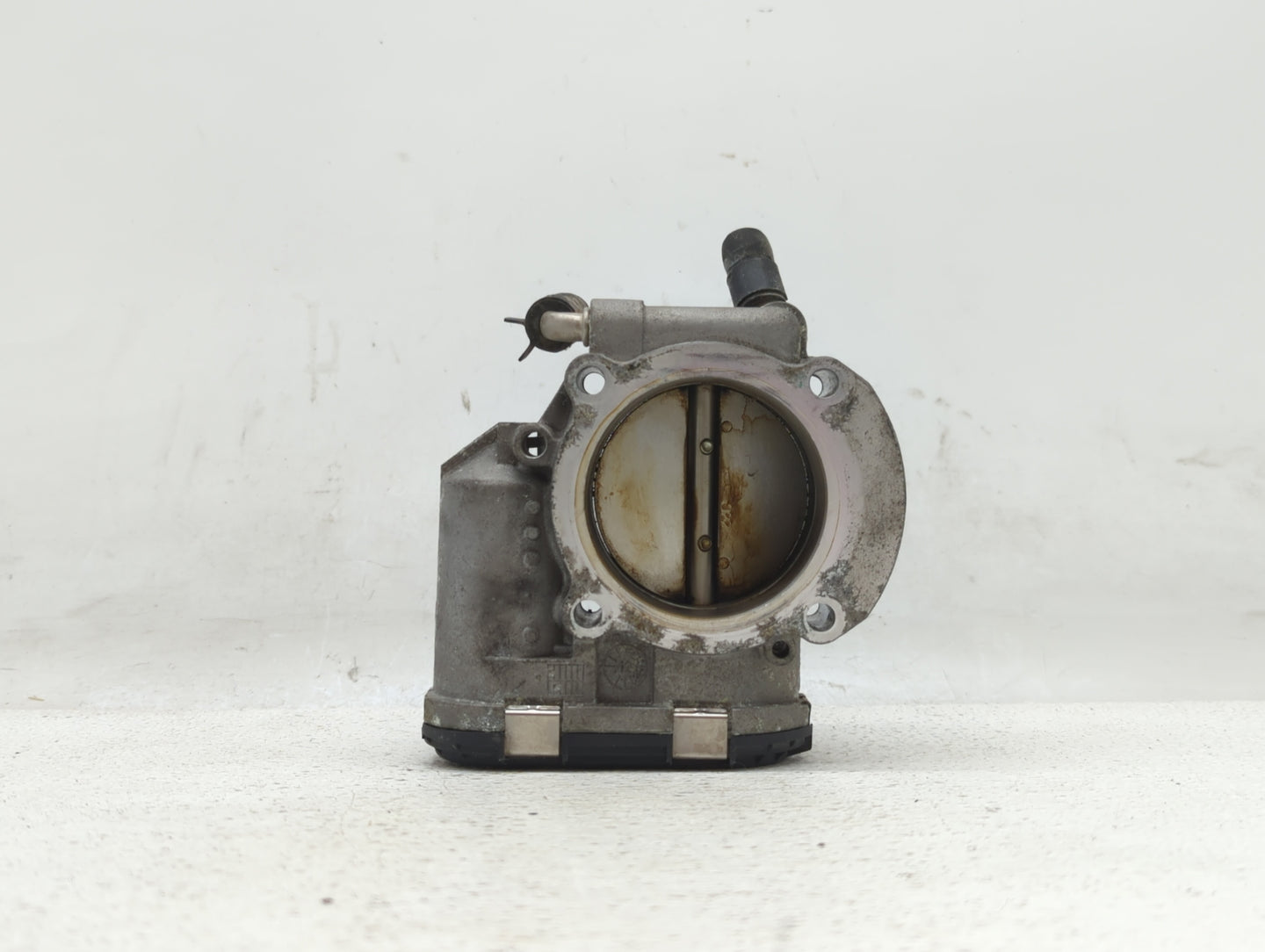 2012-2015 Kia Sorento Throttle Body P/N:35100-2G700 Fits Fits 2011 2012 2013 2014 2015 2016 OEM Used Auto Parts - Oemusedaut