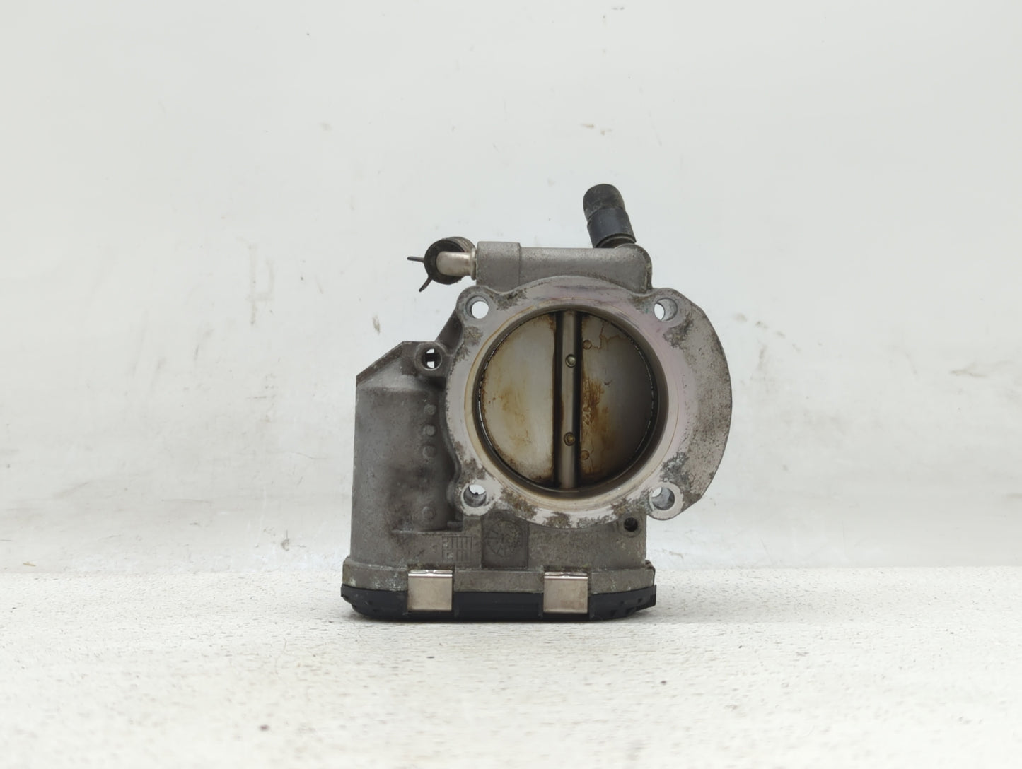2012-2015 Kia Sorento Throttle Body P/N:35100-2G700 Fits Fits 2011 2012 2013 2014 2015 2016 OEM Used Auto Parts - Oemusedaut
