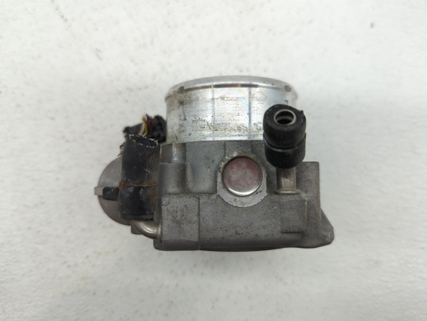 2012-2015 Kia Sorento Throttle Body P/N:35100-2G700 Fits Fits 2011 2012 2013 2014 2015 2016 OEM Used Auto Parts - Oemusedaut