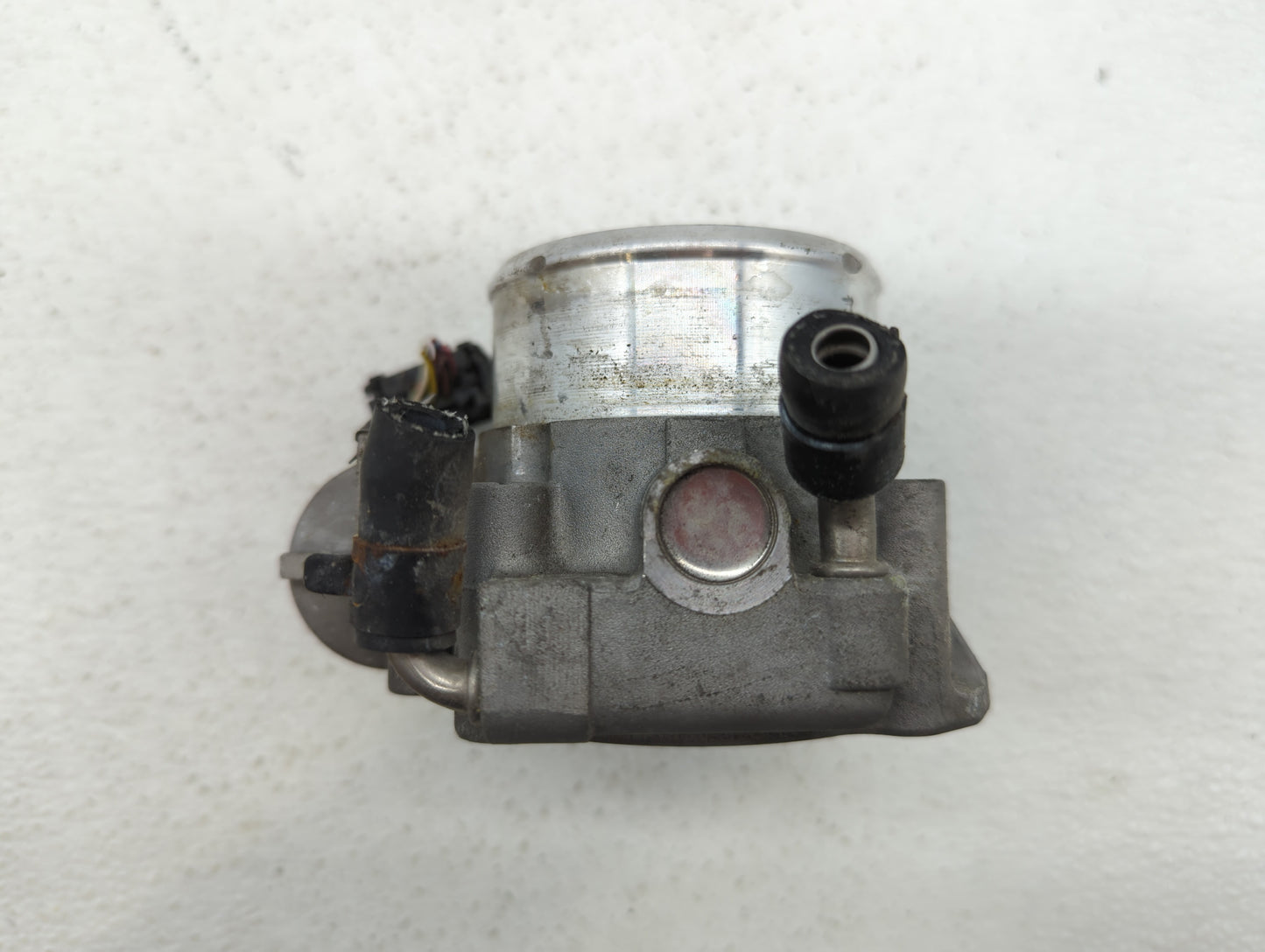 2012-2015 Kia Sorento Throttle Body P/N:35100-2G700 Fits Fits 2011 2012 2013 2014 2015 2016 OEM Used Auto Parts - Oemusedaut