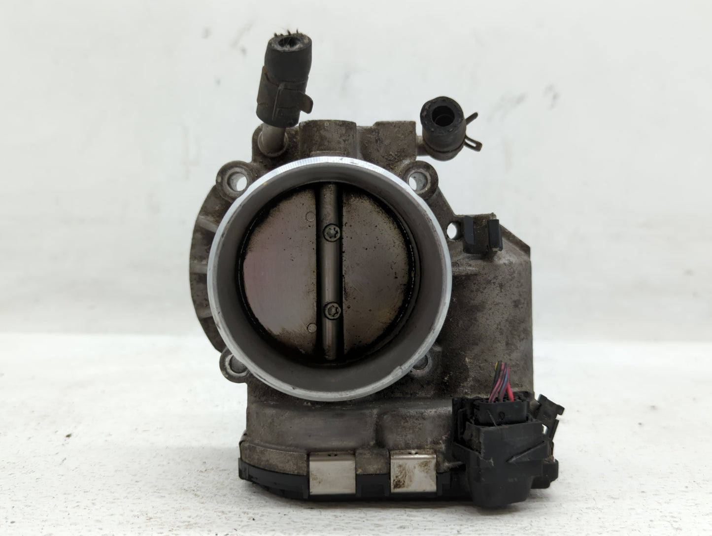 2012-2015 Kia Sorento Throttle Body P/N:35100-2G700 Fits Fits 2011 2012 2013 2014 2015 2016 OEM Used Auto Parts - Oemusedaut