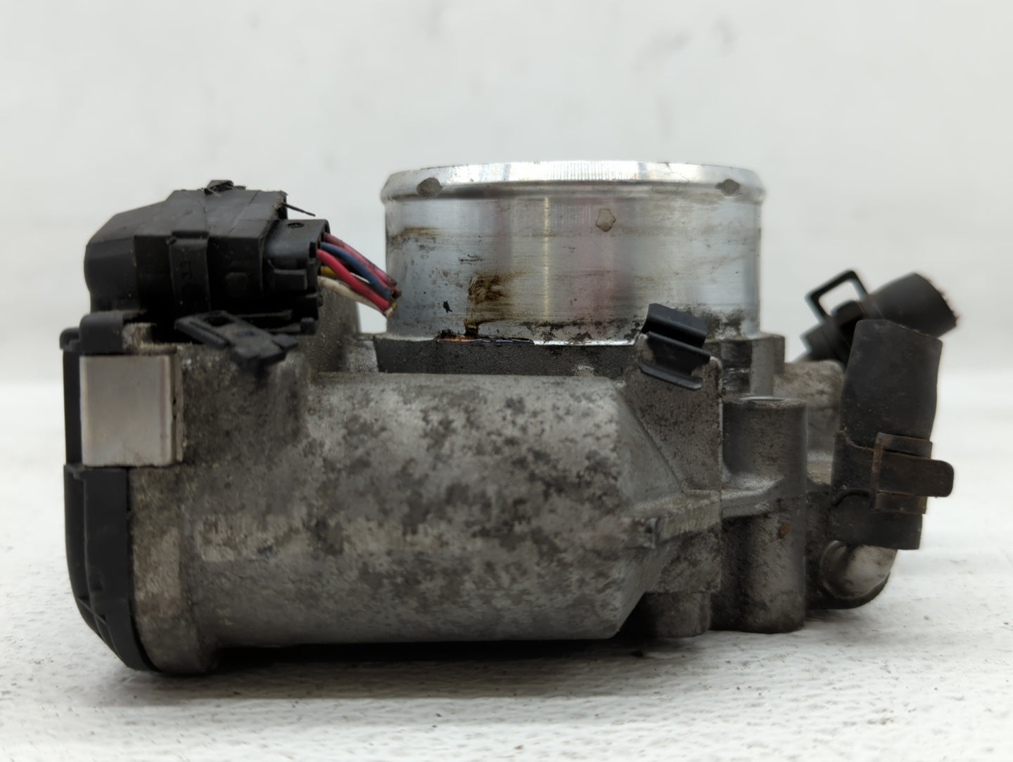 2012-2015 Kia Sorento Throttle Body P/N:35100-2G700 Fits Fits 2011 2012 2013 2014 2015 2016 OEM Used Auto Parts - Oemusedaut