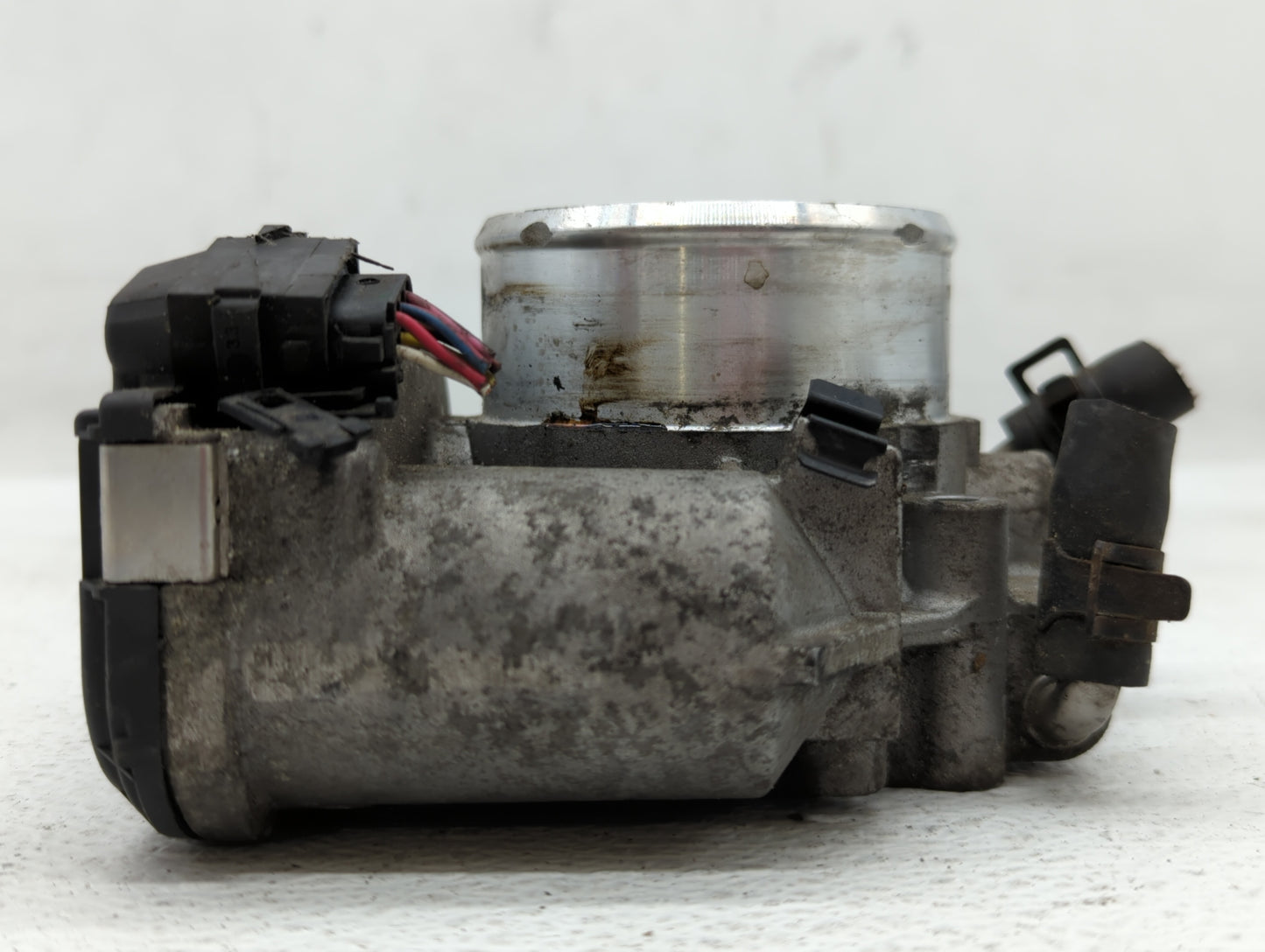 2012-2015 Kia Sorento Throttle Body P/N:35100-2G700 Fits Fits 2011 2012 2013 2014 2015 2016 OEM Used Auto Parts - Oemusedaut