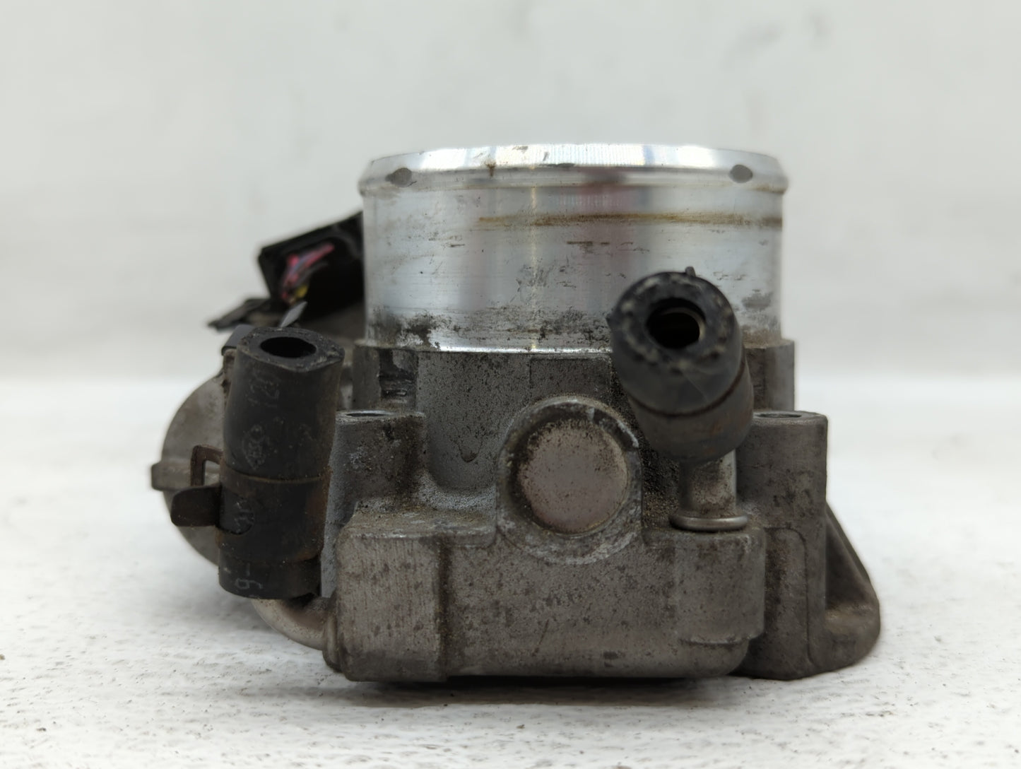 2012-2015 Kia Sorento Throttle Body P/N:35100-2G700 Fits Fits 2011 2012 2013 2014 2015 2016 OEM Used Auto Parts - Oemusedaut