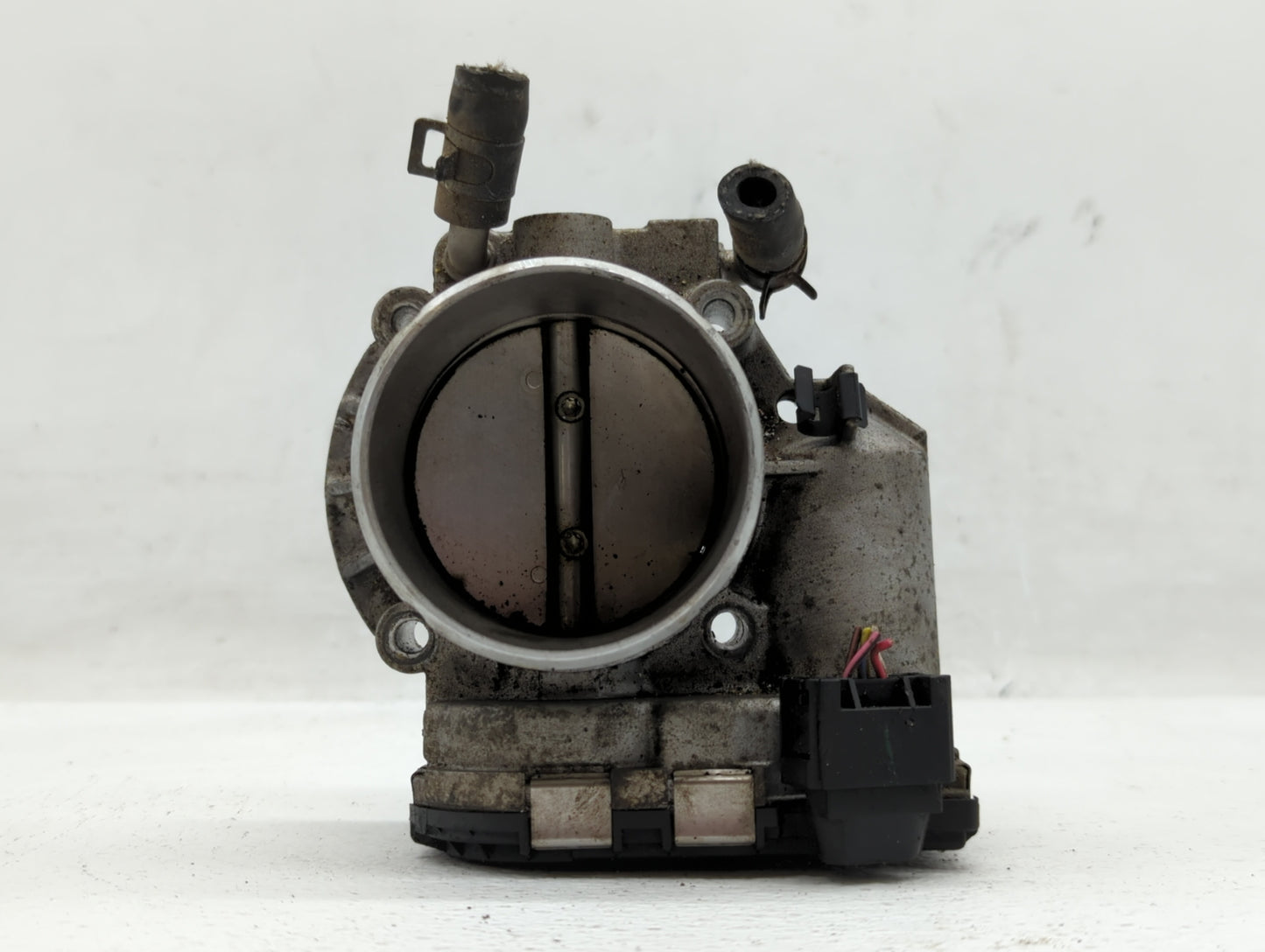 2012-2015 Kia Sorento Throttle Body P/N:35100-2G700 Fits Fits 2011 2012 2013 2014 2015 2016 OEM Used Auto Parts - Oemusedaut