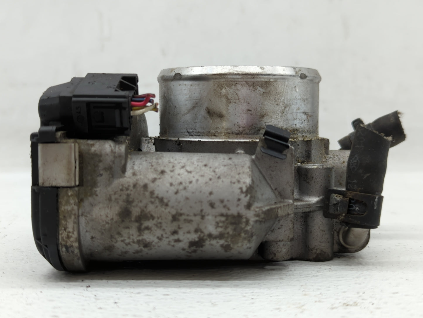 2012-2015 Kia Sorento Throttle Body P/N:35100-2G700 Fits Fits 2011 2012 2013 2014 2015 2016 OEM Used Auto Parts - Oemusedaut