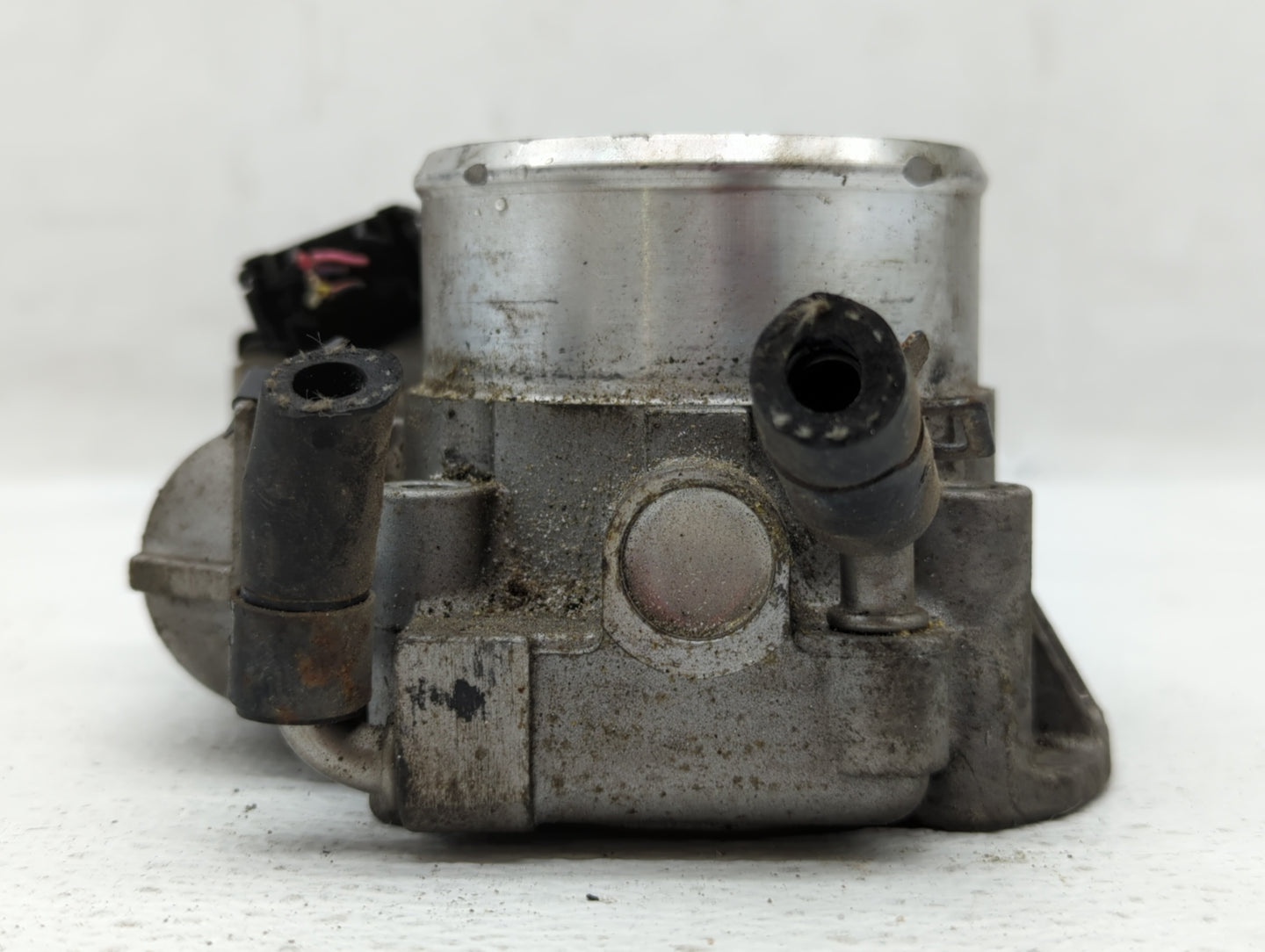 2012-2015 Kia Sorento Throttle Body P/N:35100-2G700 Fits Fits 2011 2012 2013 2014 2015 2016 OEM Used Auto Parts - Oemusedaut