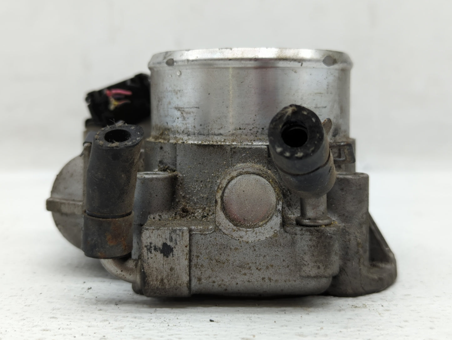 2012-2015 Kia Sorento Throttle Body P/N:35100-2G700 Fits Fits 2011 2012 2013 2014 2015 2016 OEM Used Auto Parts - Oemusedaut
