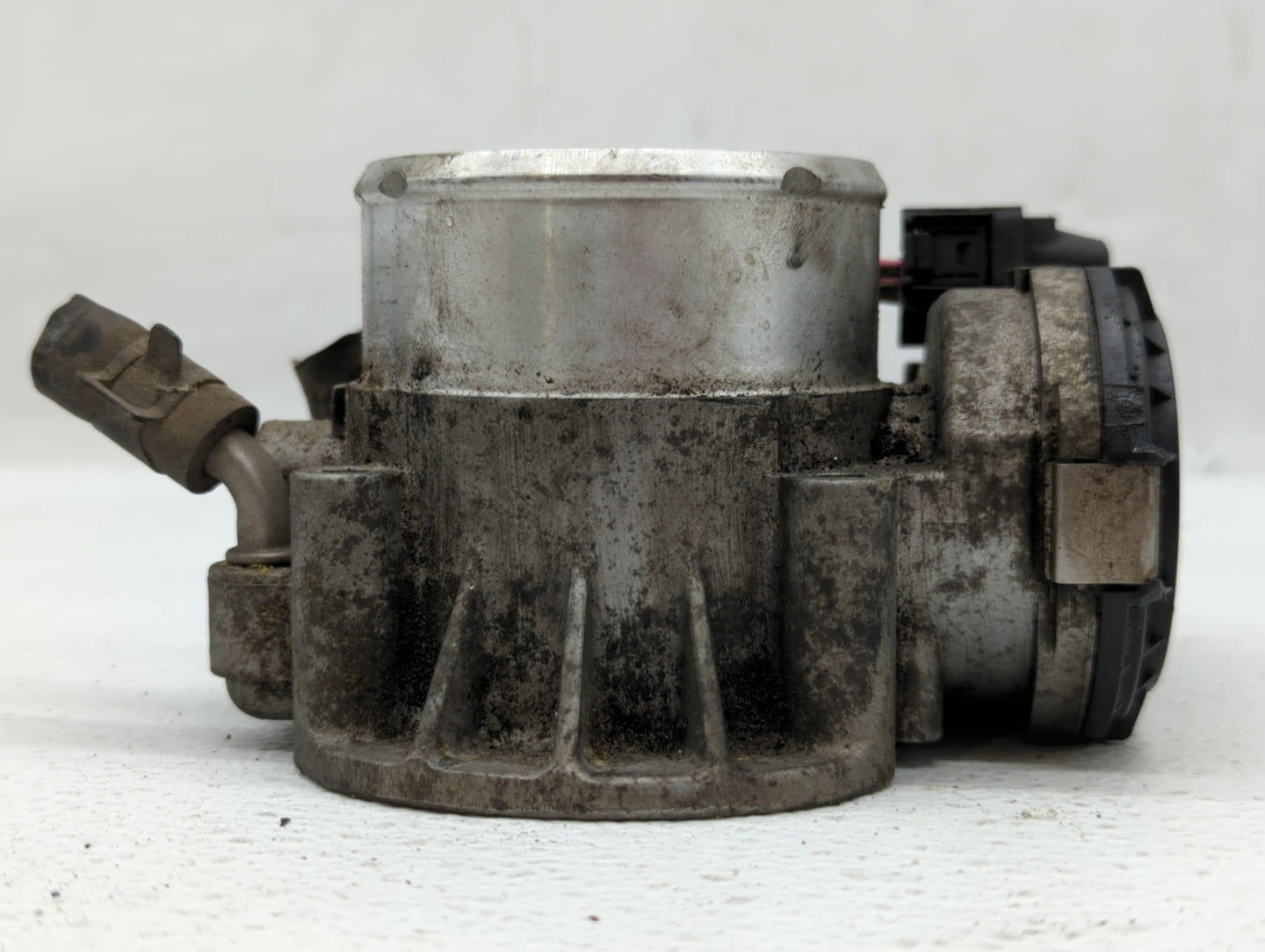 2012-2015 Kia Sorento Throttle Body P/N:35100-2G700 Fits Fits 2011 2012 2013 2014 2015 2016 OEM Used Auto Parts - Oemusedaut