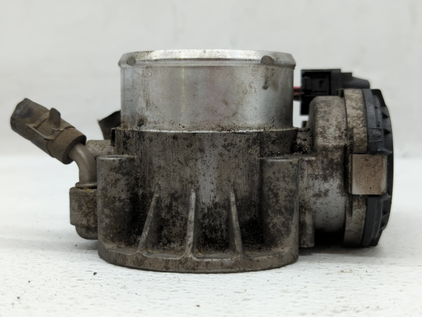 2012-2015 Kia Sorento Throttle Body P/N:35100-2G700 Fits Fits 2011 2012 2013 2014 2015 2016 OEM Used Auto Parts - Oemusedaut