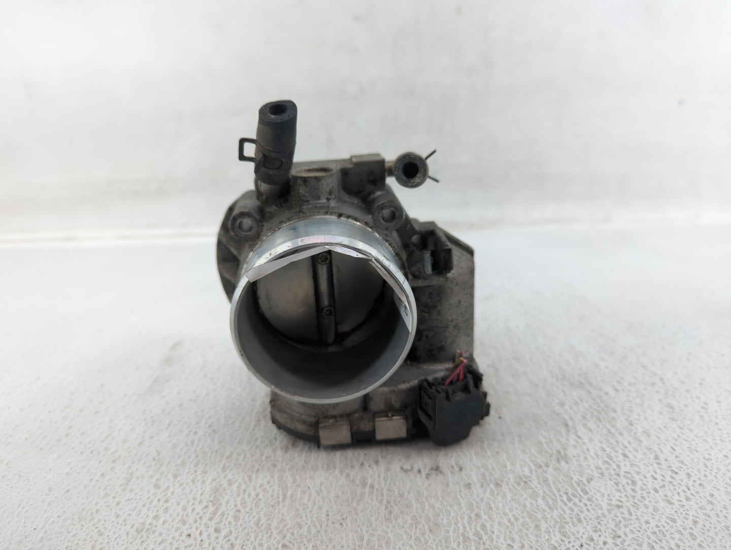 2012-2015 Kia Sorento Throttle Body P/N:35100-2G700 Fits Fits 2011 2012 2013 2014 2015 2016 OEM Used Auto Parts - Oemusedaut