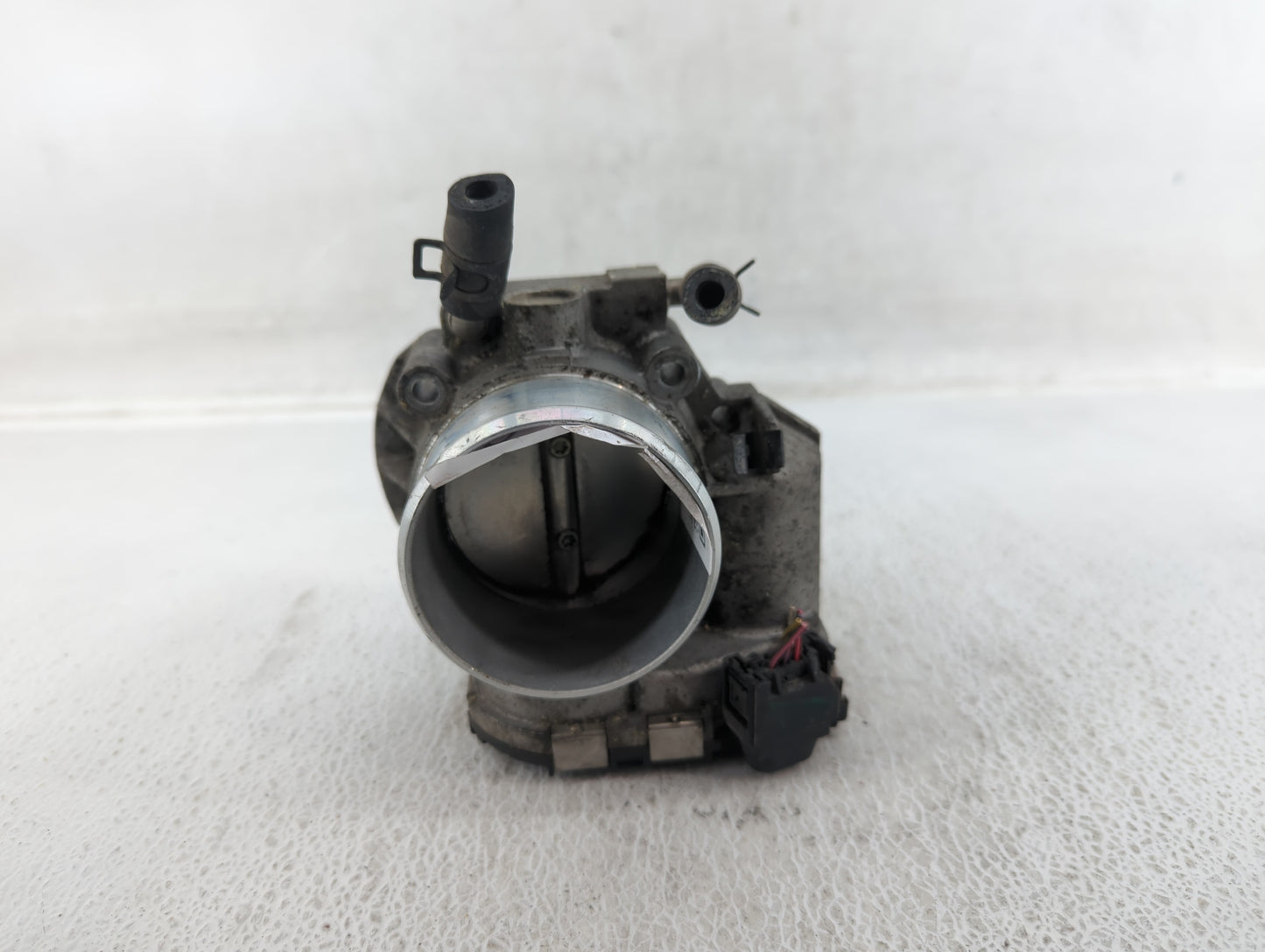 2012-2015 Kia Sorento Throttle Body P/N:35100-2G700 Fits Fits 2011 2012 2013 2014 2015 2016 OEM Used Auto Parts - Oemusedaut
