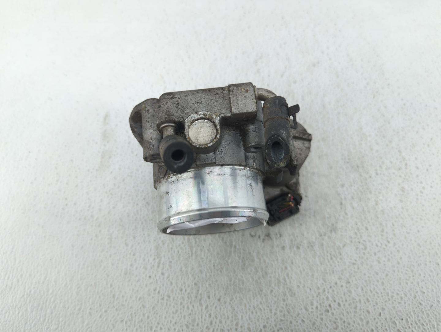 2012-2015 Kia Sorento Throttle Body P/N:35100-2G700 Fits Fits 2011 2012 2013 2014 2015 2016 OEM Used Auto Parts - Oemusedaut