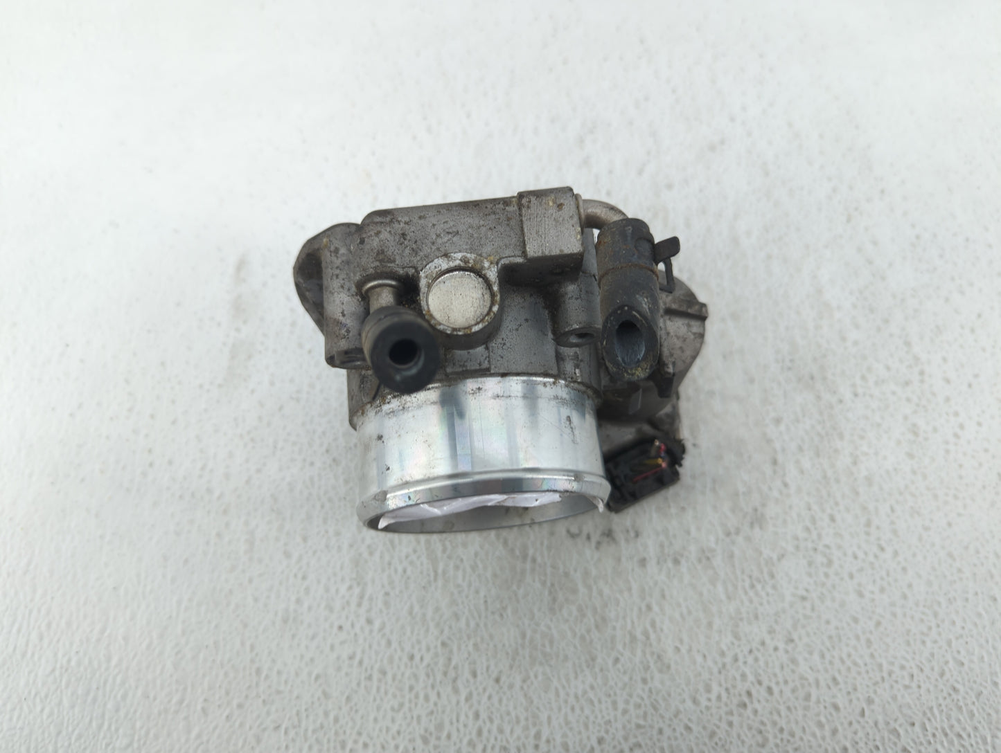 2012-2015 Kia Sorento Throttle Body P/N:35100-2G700 Fits Fits 2011 2012 2013 2014 2015 2016 OEM Used Auto Parts - Oemusedaut