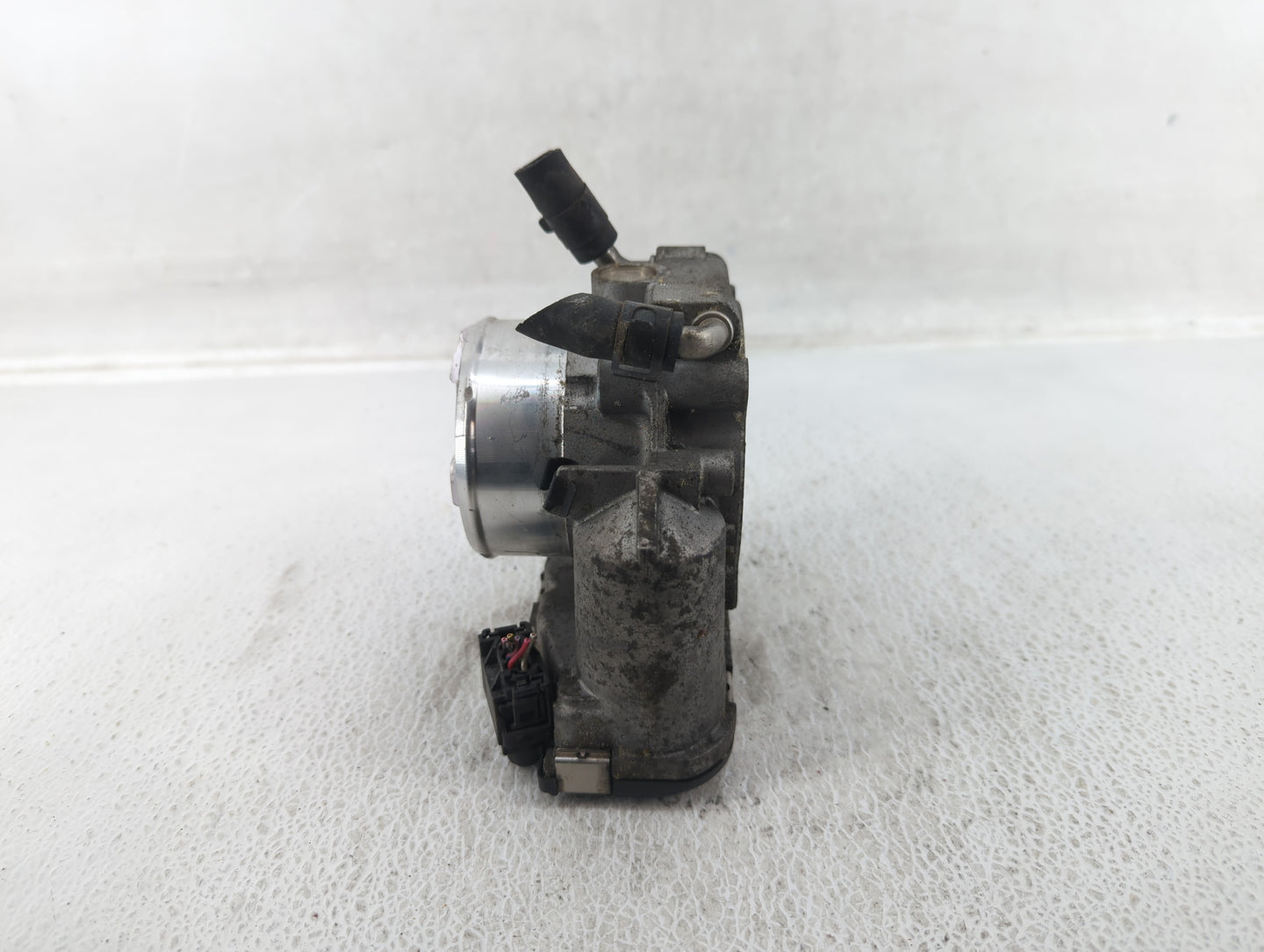 2012-2015 Kia Sorento Throttle Body P/N:35100-2G700 Fits Fits 2011 2012 2013 2014 2015 2016 OEM Used Auto Parts - Oemusedaut