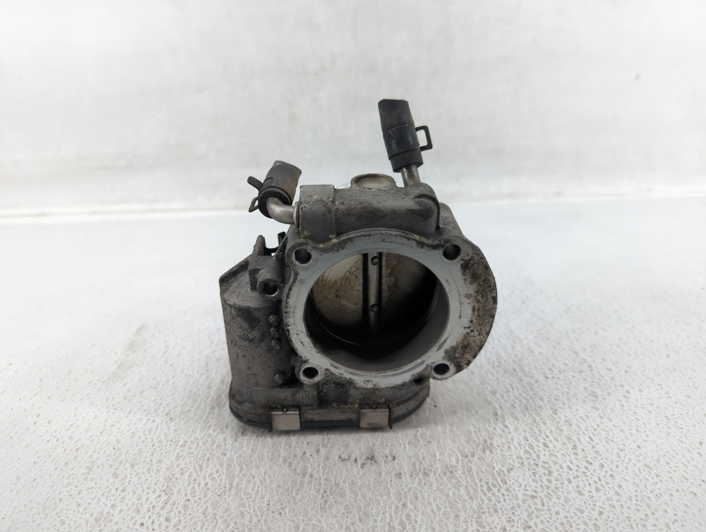 2012-2015 Kia Sorento Throttle Body P/N:35100-2G700 Fits Fits 2011 2012 2013 2014 2015 2016 OEM Used Auto Parts - Oemusedaut