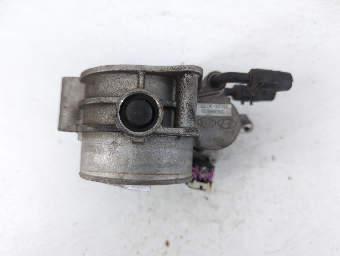 2011-2013 Kia Sorento Throttle Body P/N:35100-3C700 28099075 Fits Fits 2010 2011 2012 2013 2014 OEM Used Auto Parts - Oemuse