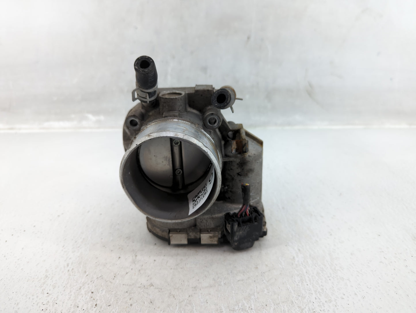 2012-2015 Kia Sorento Throttle Body P/N:35100-2G700 Fits Fits 2011 2012 2013 2014 2015 2016 OEM Used Auto Parts - Oemusedaut