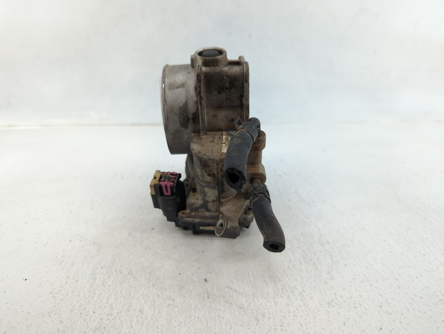 2011-2013 Kia Sorento Throttle Body P/N:35100-3C700 28099075 Fits Fits 2010 2011 2012 2013 2014 OEM Used Auto Parts - Oemuse