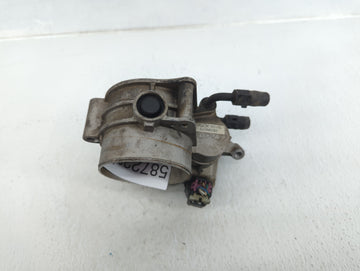 2011-2013 Kia Sorento Throttle Body P/N:35100-3C700 28099075 Fits Fits 2010 2011 2012 2013 2014 OEM Used Auto Parts