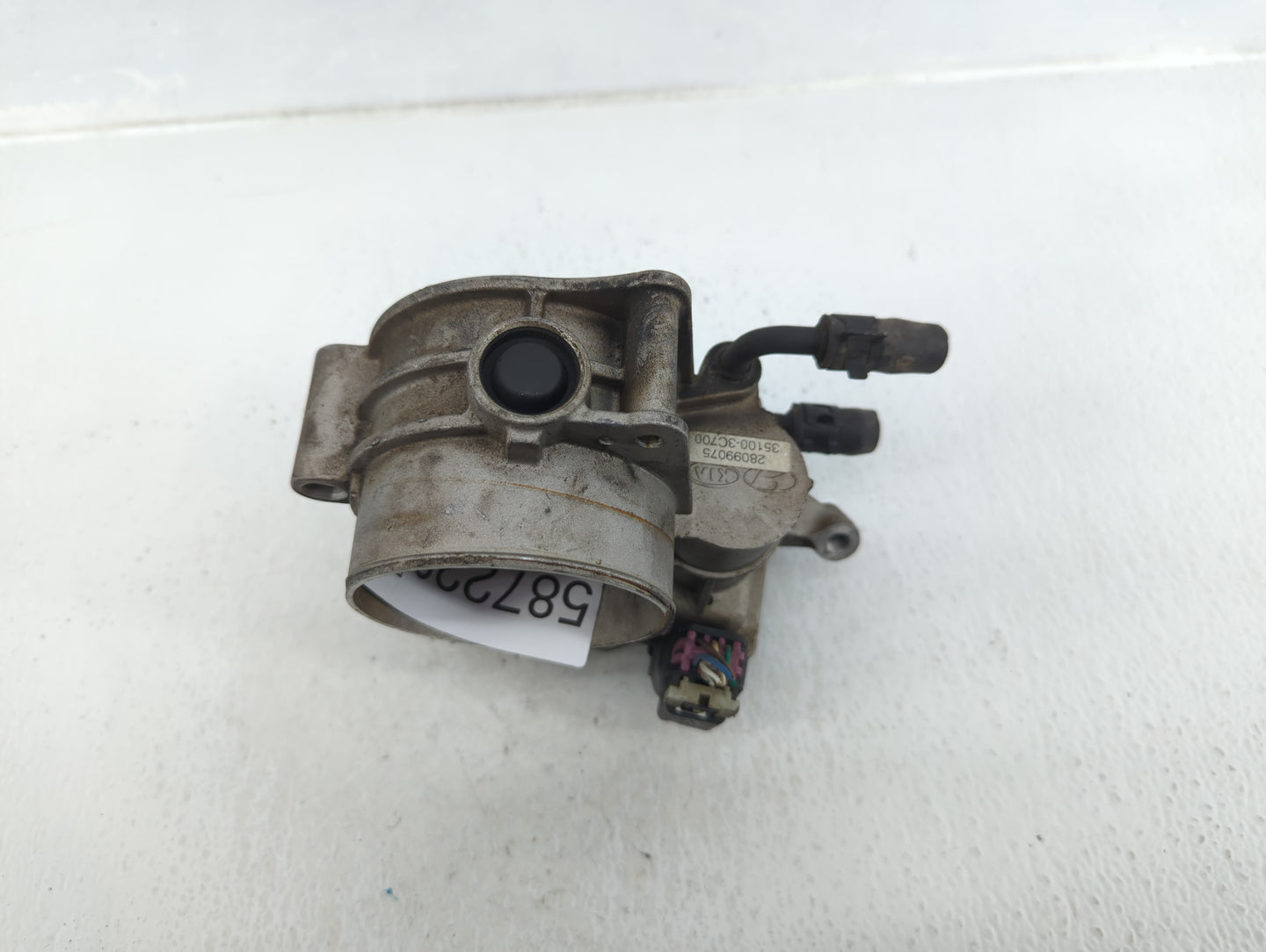 2011-2013 Kia Sorento Throttle Body P/N:35100-3C700 28099075 Fits Fits 2010 2011 2012 2013 2014 OEM Used Auto Parts - Oemuse