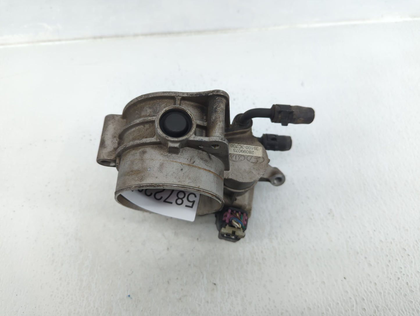 2011-2013 Kia Sorento Throttle Body P/N:35100-3C700 28099075 Fits Fits 2010 2011 2012 2013 2014 OEM Used Auto Parts - Oemuse