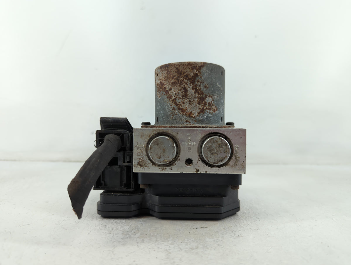 2013 Kia Sorento Anti-Lock Brake ABS Pump Module Actuator OEM P/N:BE6003L701 Fits OEM Used Auto Parts - Oemusedautoparts1.co
