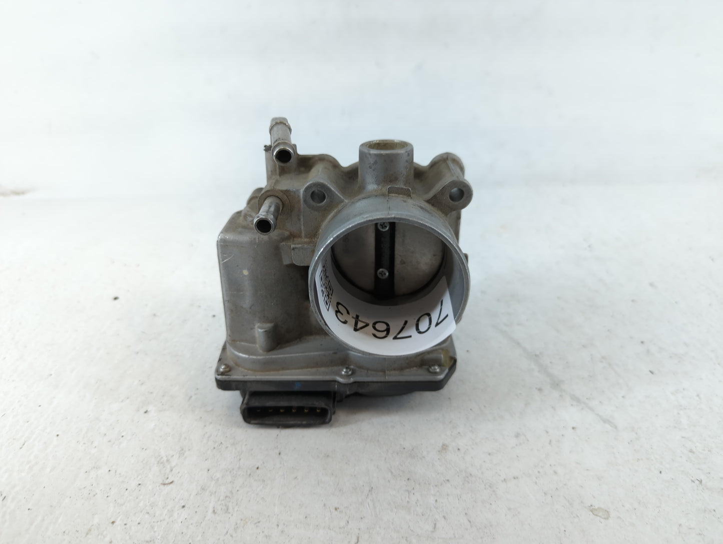 2011-2013 Kia Sorento Throttle Body P/N:22030-37010 Fits Fits 2010 2011 2012 2013 2014 OEM Used Auto Parts - Oemusedautopart
