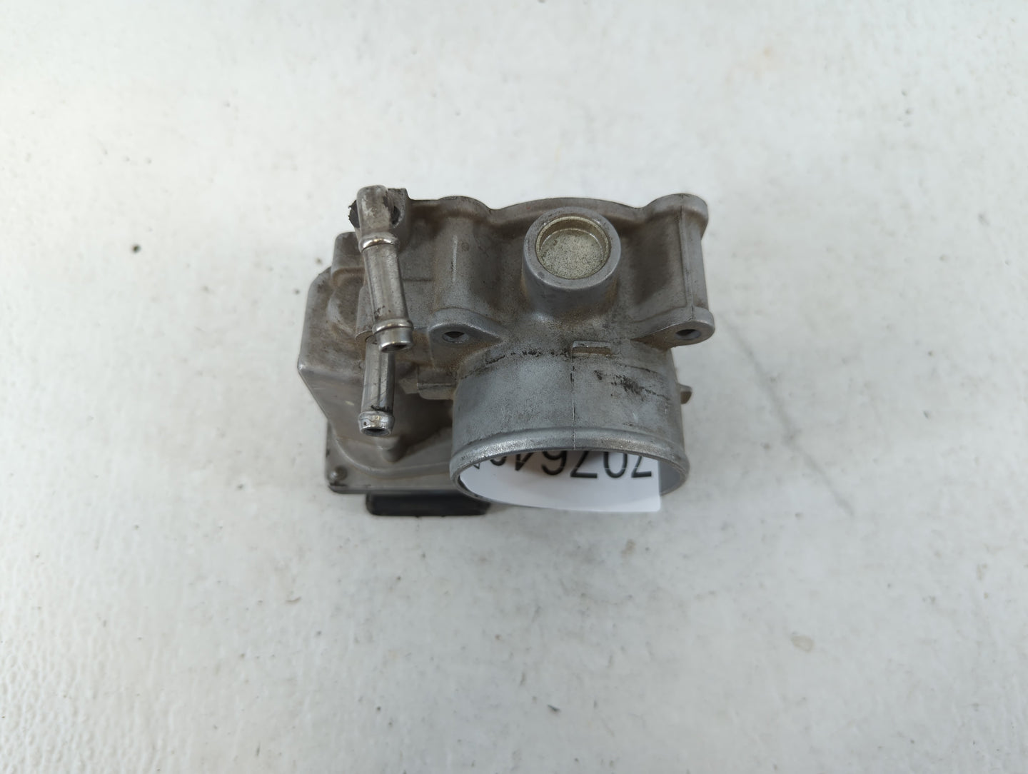 2011-2013 Kia Sorento Throttle Body P/N:22030-37010 Fits Fits 2010 2011 2012 2013 2014 OEM Used Auto Parts - Oemusedautopart
