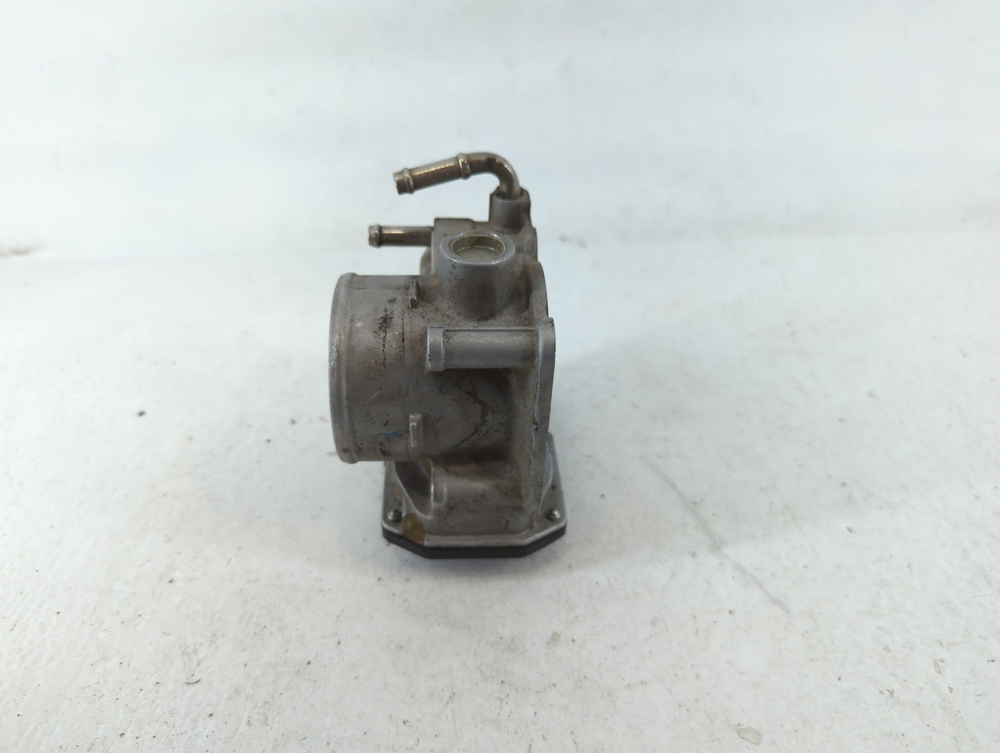 2011-2013 Kia Sorento Throttle Body P/N:22030-37010 Fits Fits 2010 2011 2012 2013 2014 OEM Used Auto Parts - Oemusedautopart